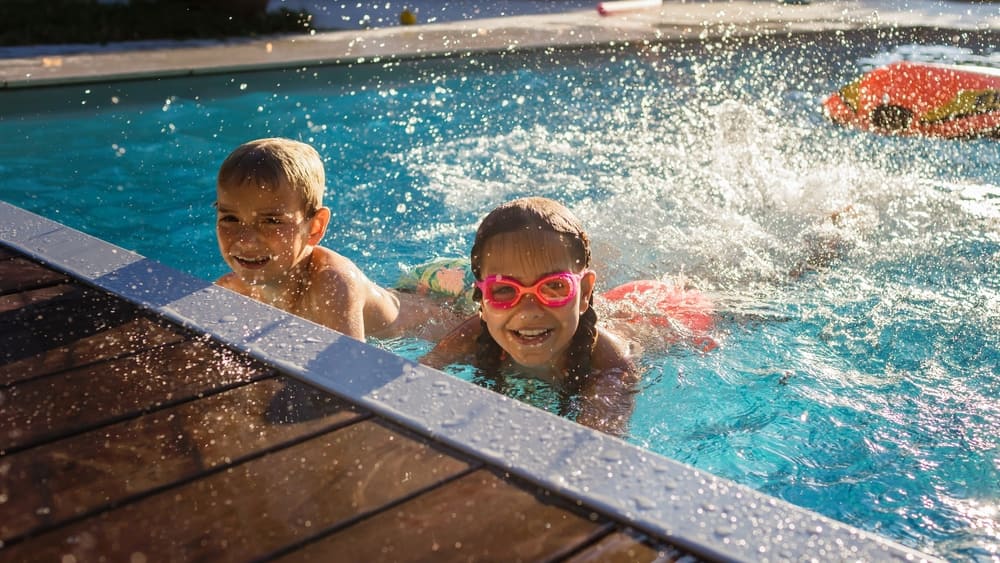 Where can I find year-round indoor swimming lessons in San Diego